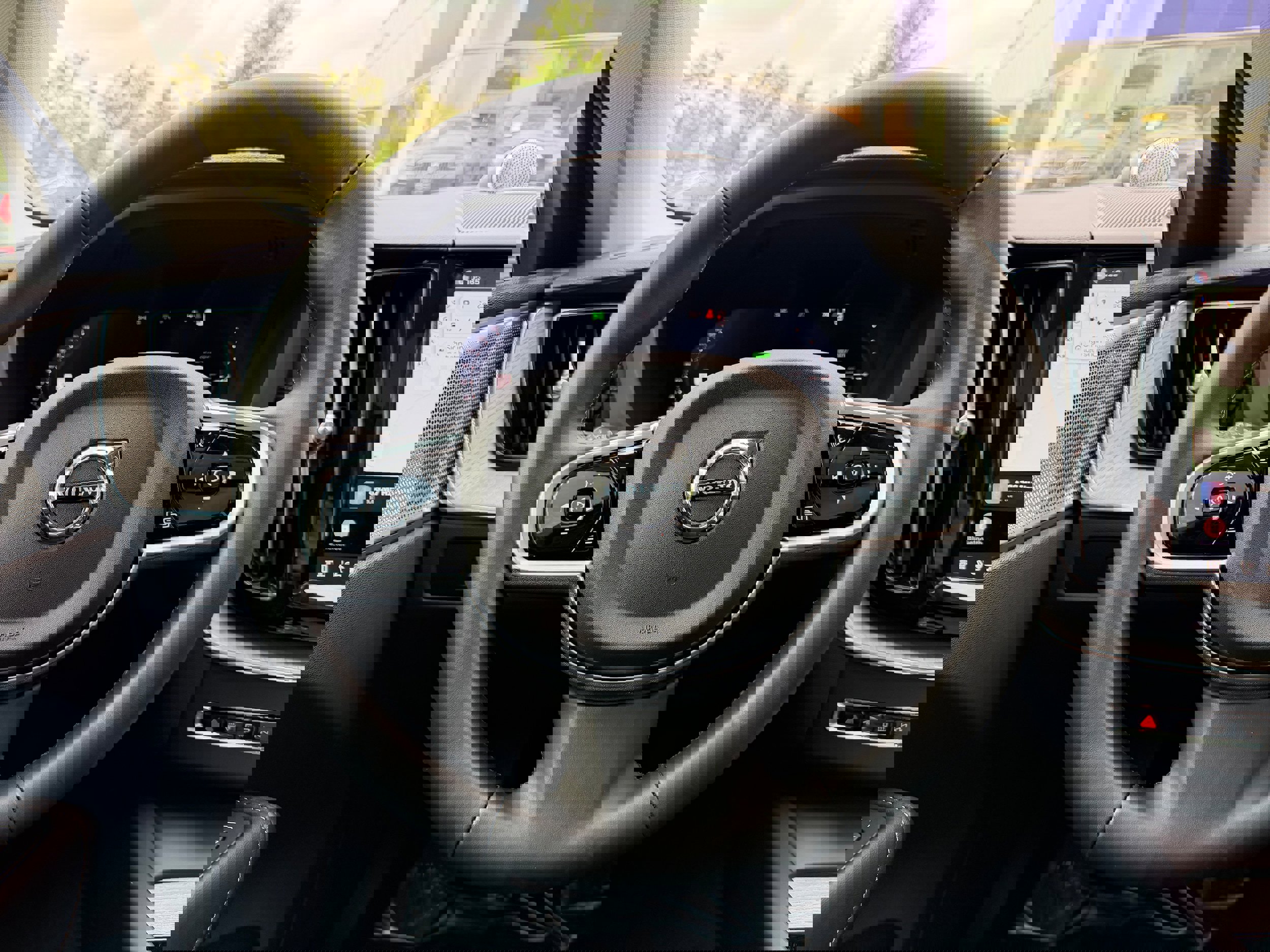 Certified 2025 Volvo XC60 T8 Ultra w/ Protection Package Premier image 17