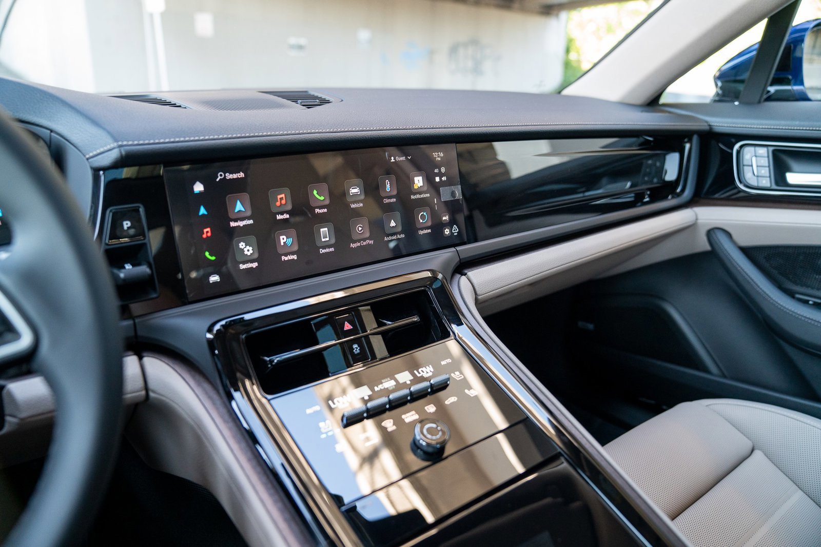 Certified 2025 Porsche Panamera 4 AWD/4WD image 17