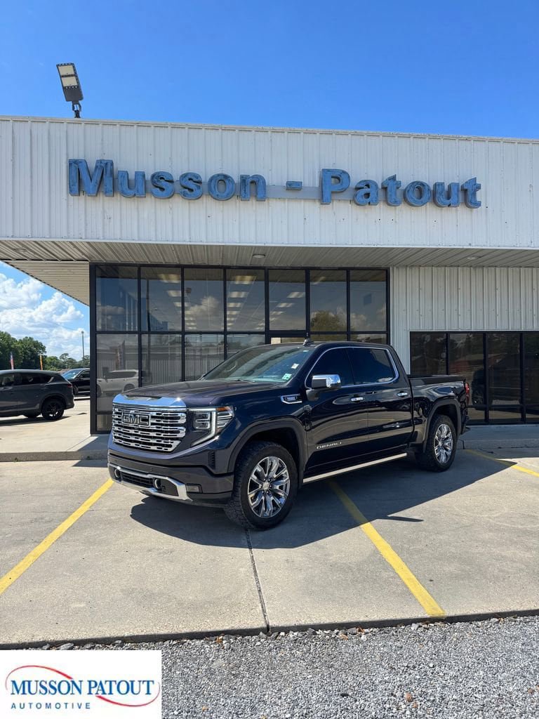 Used 2023 GMC Sierra 1500 Denali w/ Denali Reserve Package AWD/4WD image 1