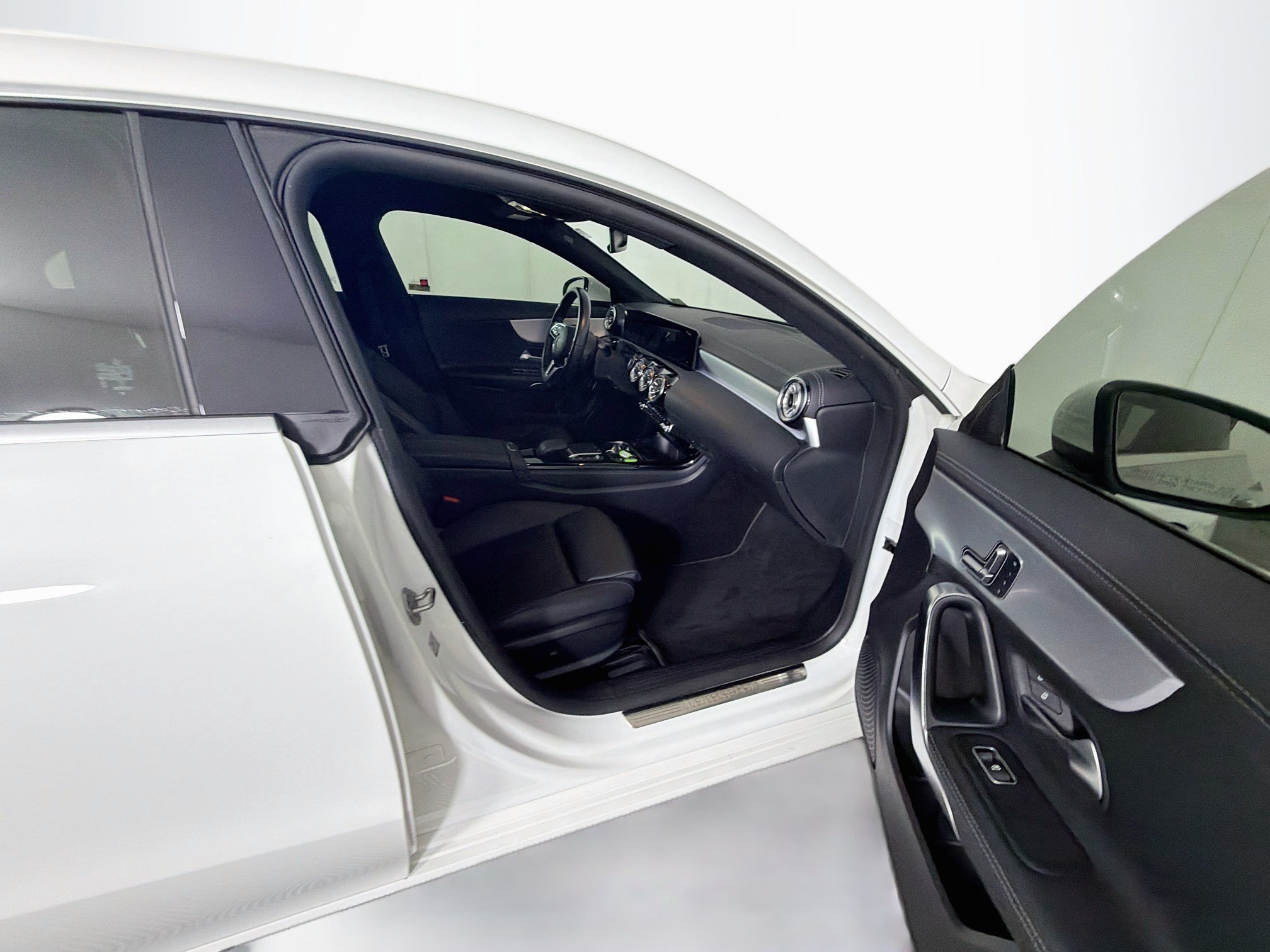 Used 2022 Mercedes-Benz CLA 250 image 30