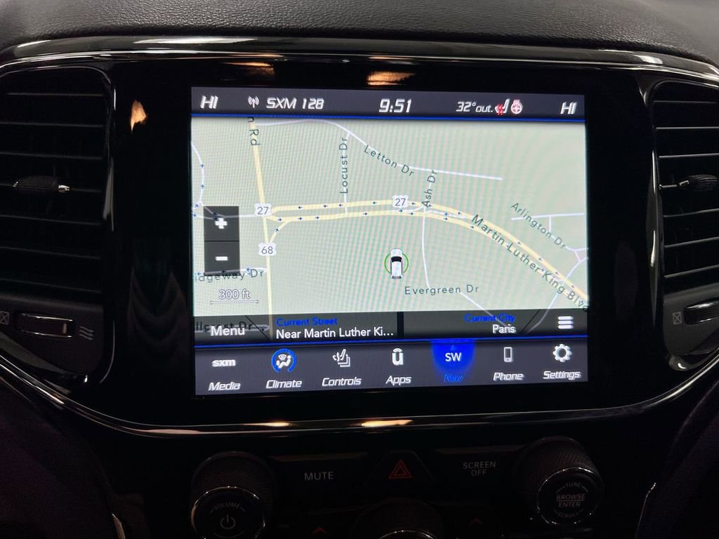 Used 2022 Jeep Grand Cherokee Laredo X image 15