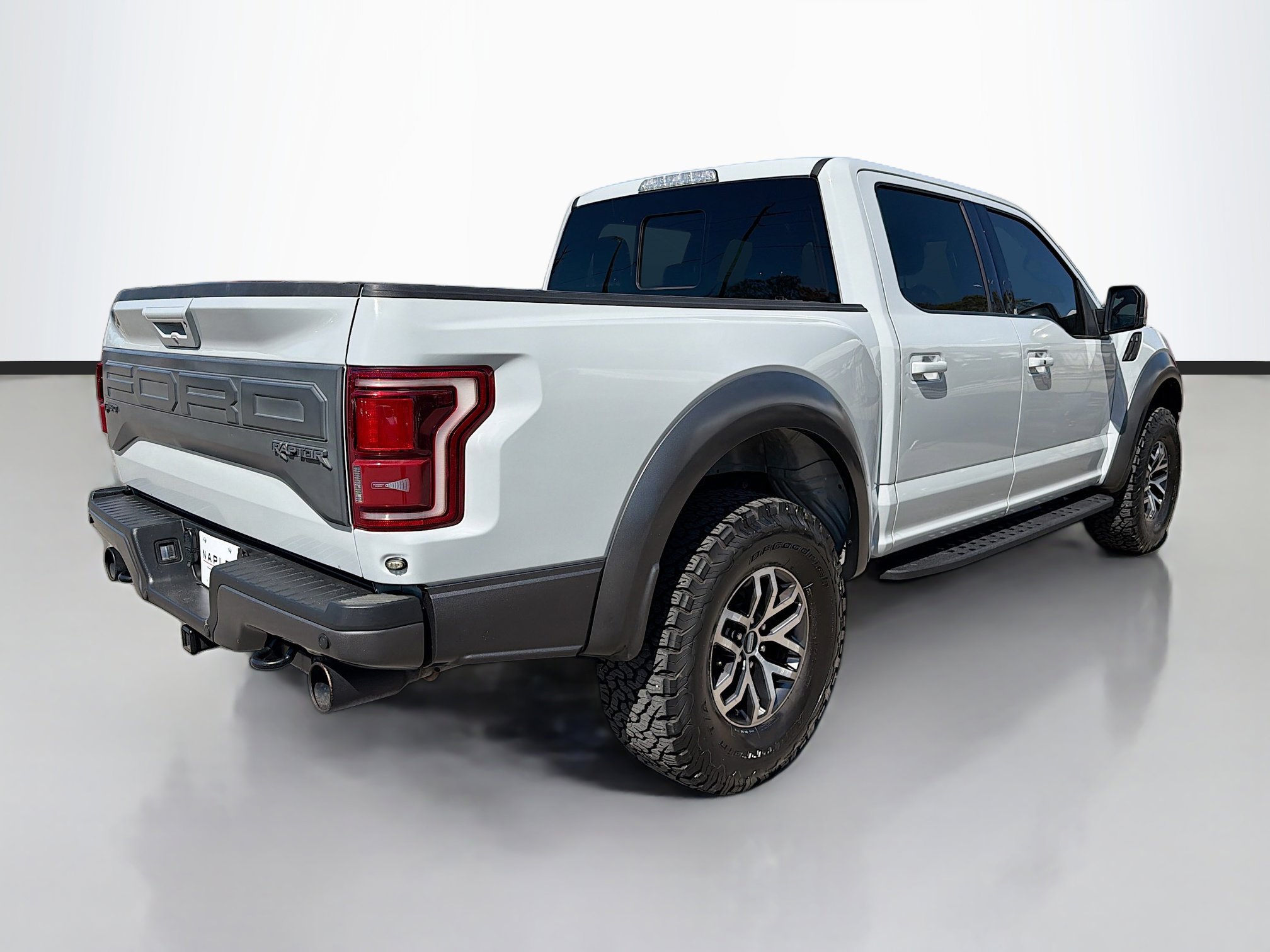 Used 2017 Ford F150 Raptor w/ Equipment Group 802A Luxury image 3