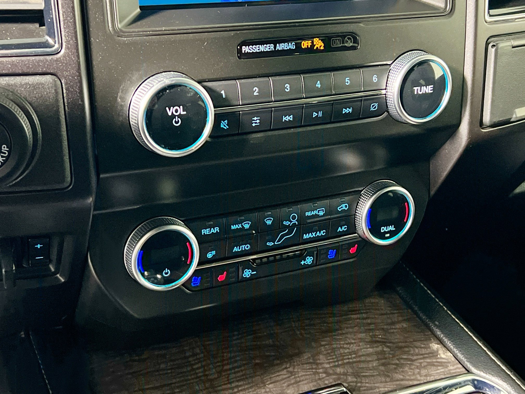 Used 2020 Ford Expedition Limited w/ Texas Edition Package AWD/4WD image 27