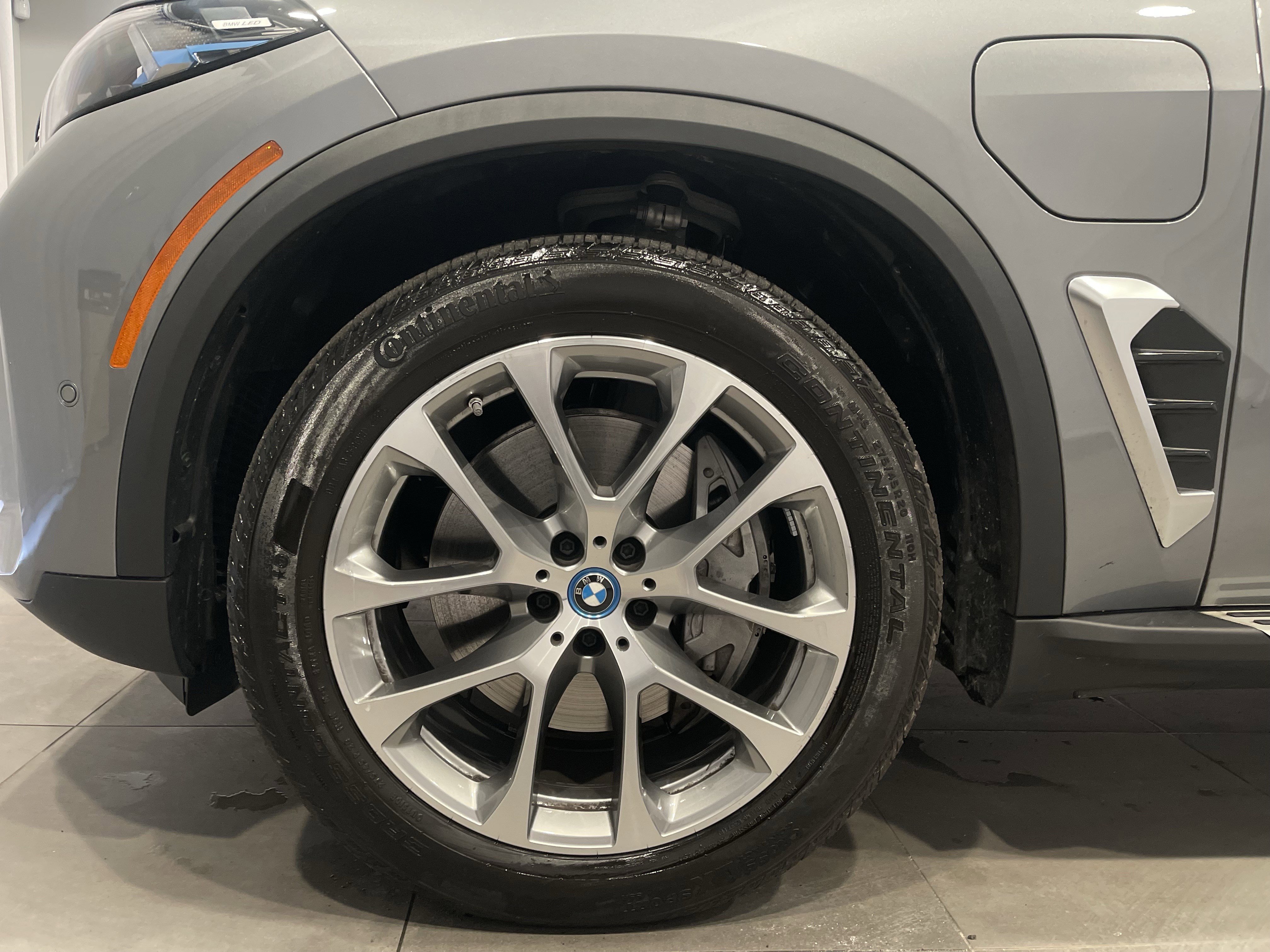 Used 2025 BMW X5 xDrive50e w/ Premium Package image 7