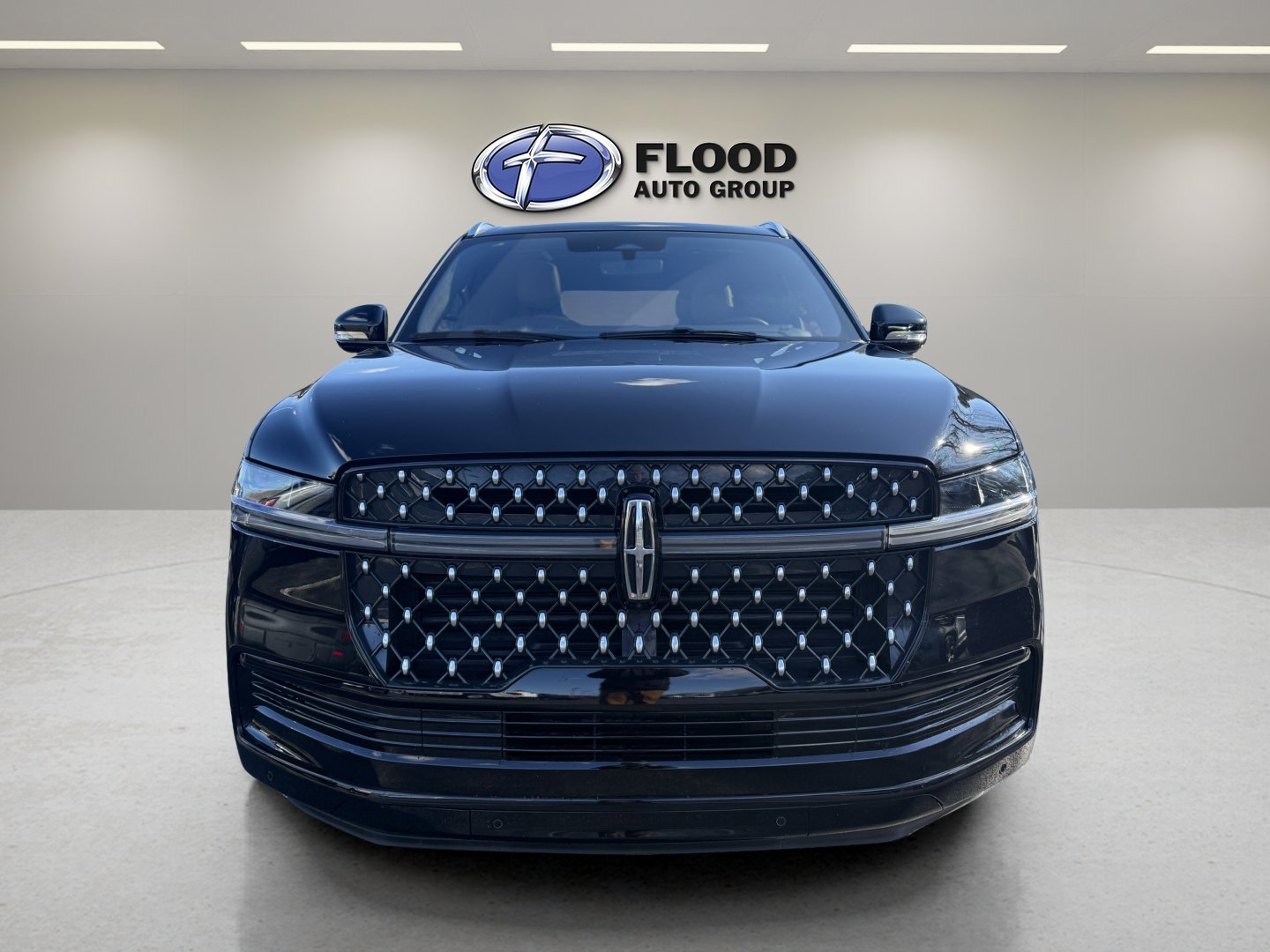 Used 2025 Lincoln Navigator Black Label AWD/4WD image 2