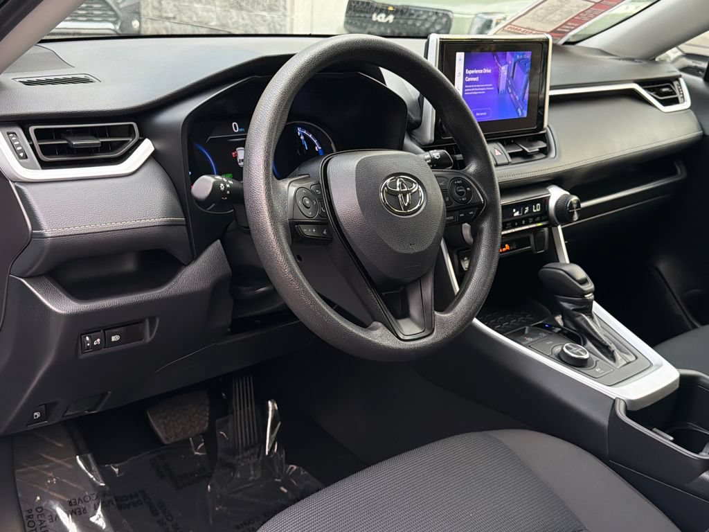 Used 2025 Toyota RAV4 LE AWD/4WD image 18
