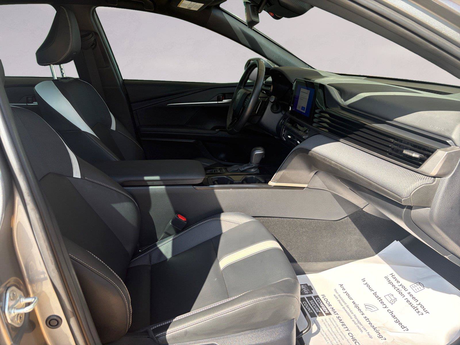 Used 2025 Toyota Camry SE FWD image 15