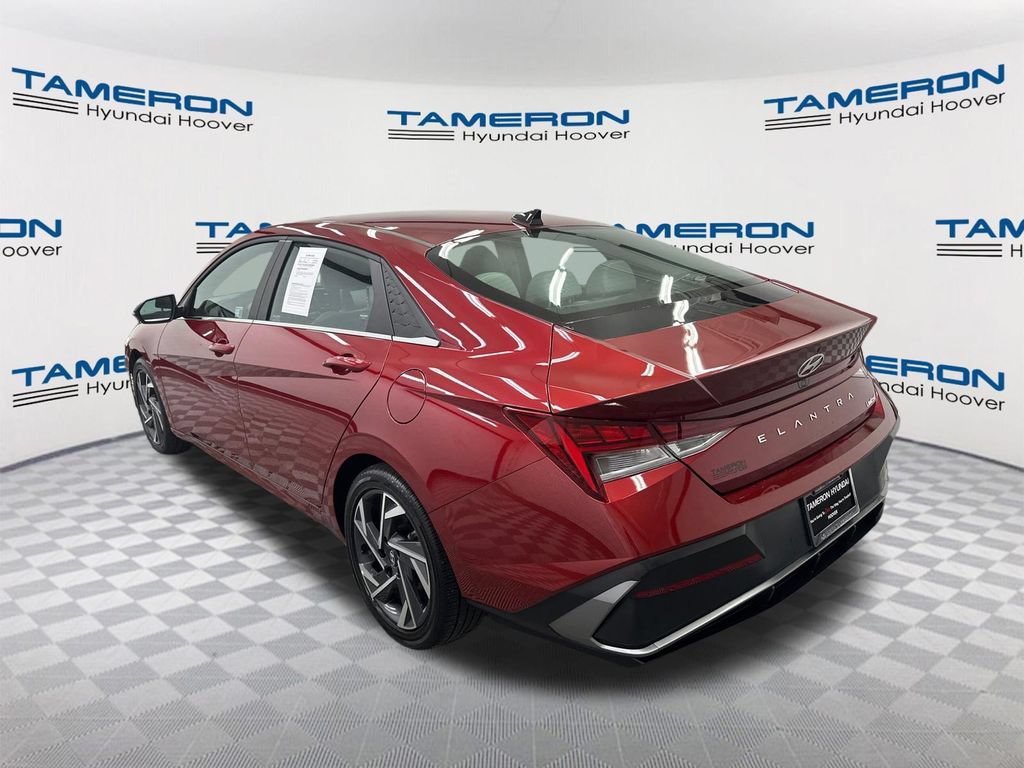 Used 2025 Hyundai Elantra Limited FWD image 3
