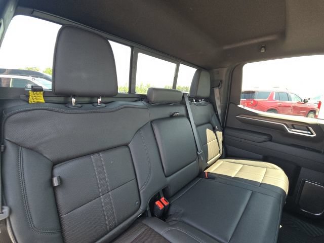 Used 2024 Chevrolet Silverado 1500 High Country w/ High Country Premium Package AWD/4WD image 14