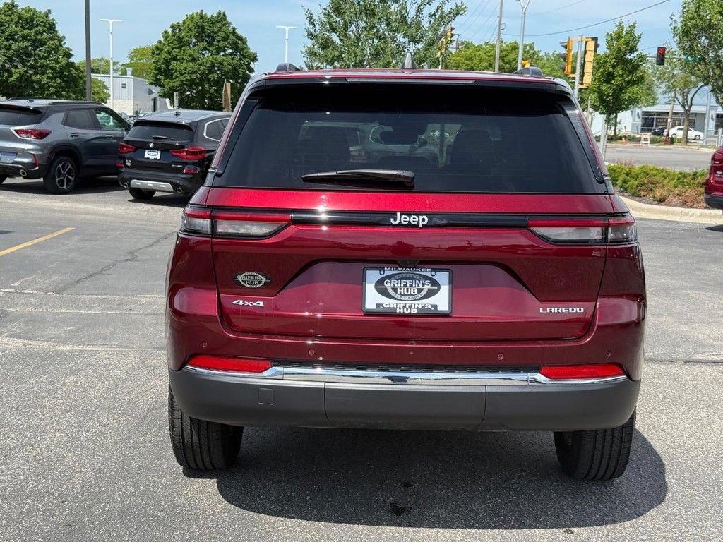Used 2024 Jeep Grand Cherokee Laredo w/ Luxury Tech Group I AWD/4WD image 5