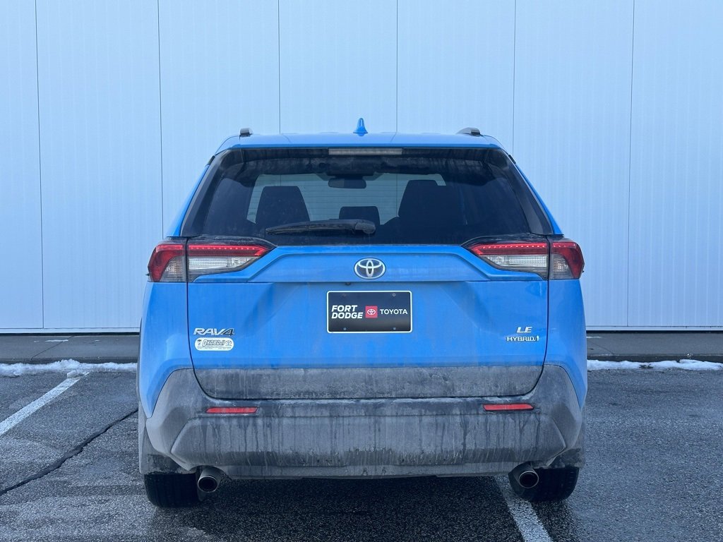 Used 2021 Toyota RAV4 LE image 4