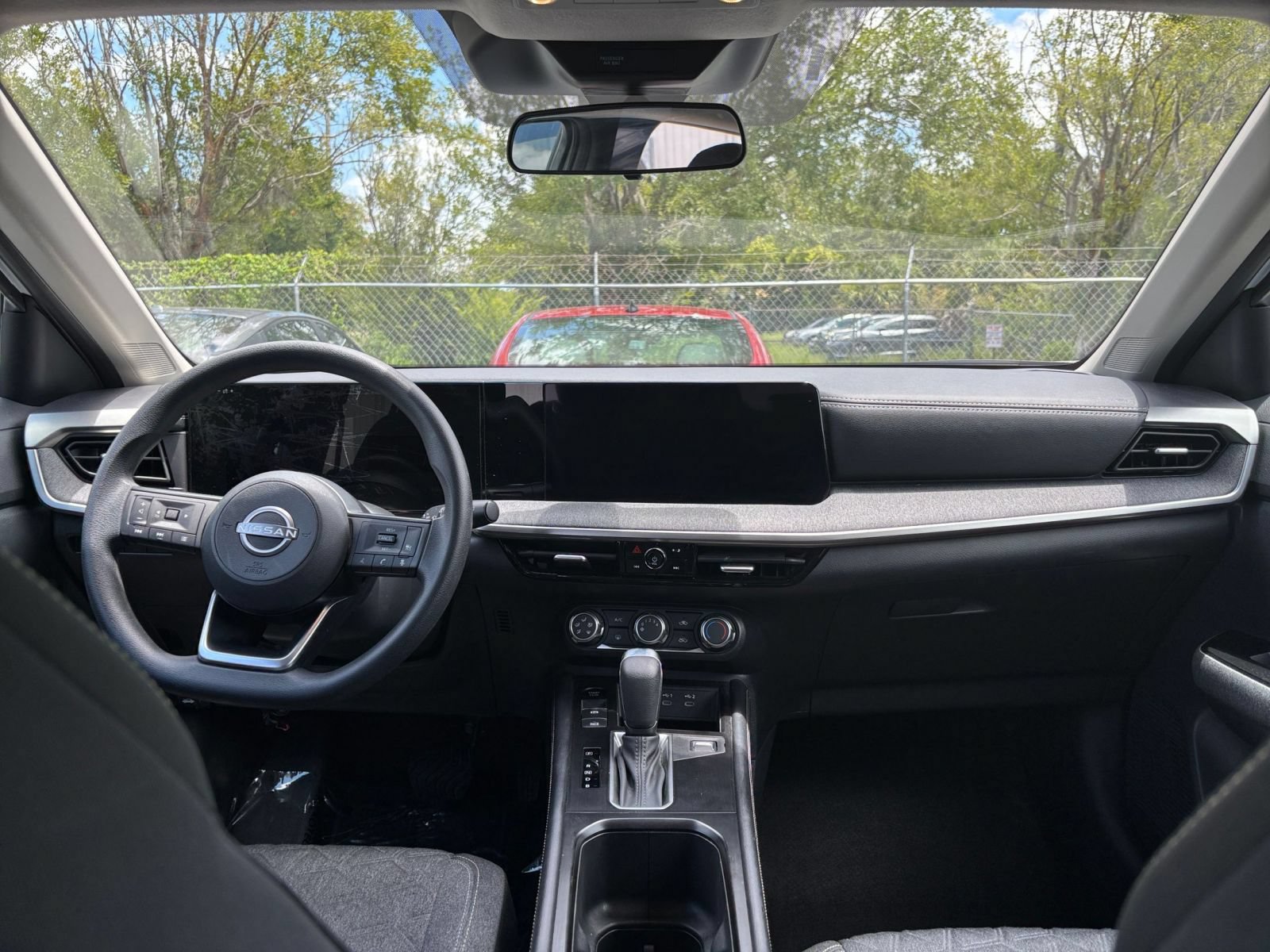 Used 2025 Nissan Kicks SV AWD/4WD image 31