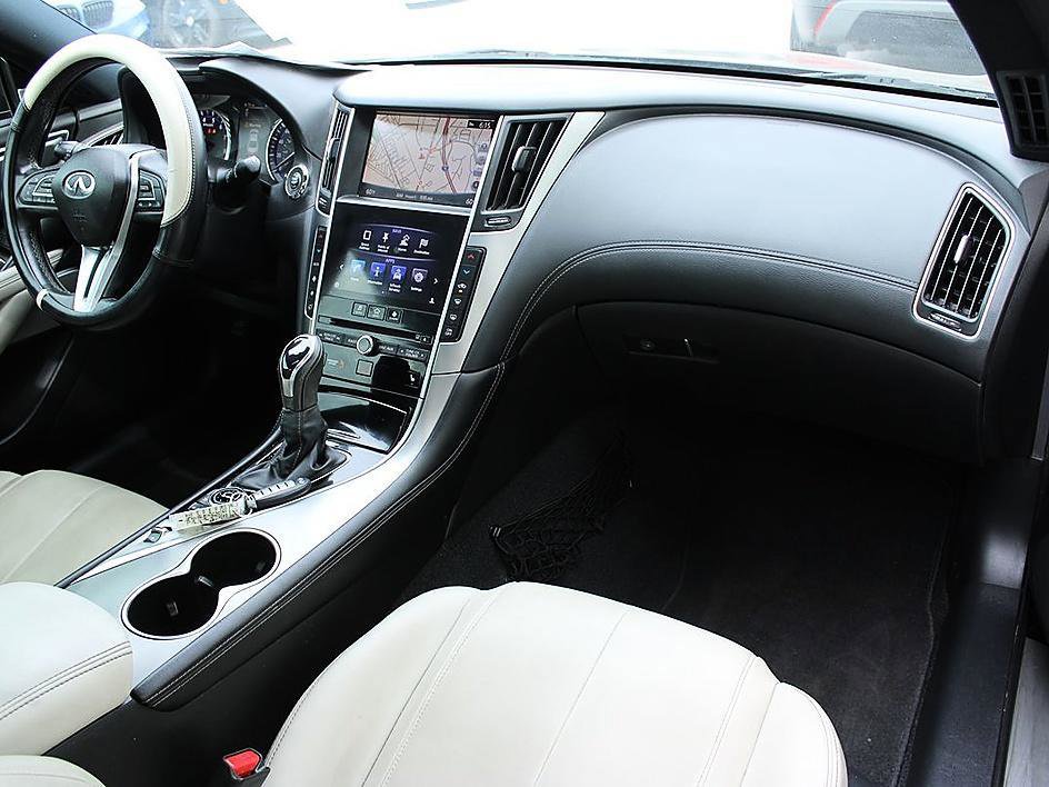 Used 2019 INFINITI Q60 3.0t Luxe w/ Essential Package RWD image 12