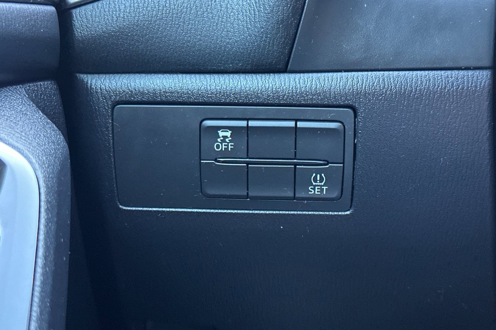 Used 2018 MAZDA MAZDA3 Touring image 30