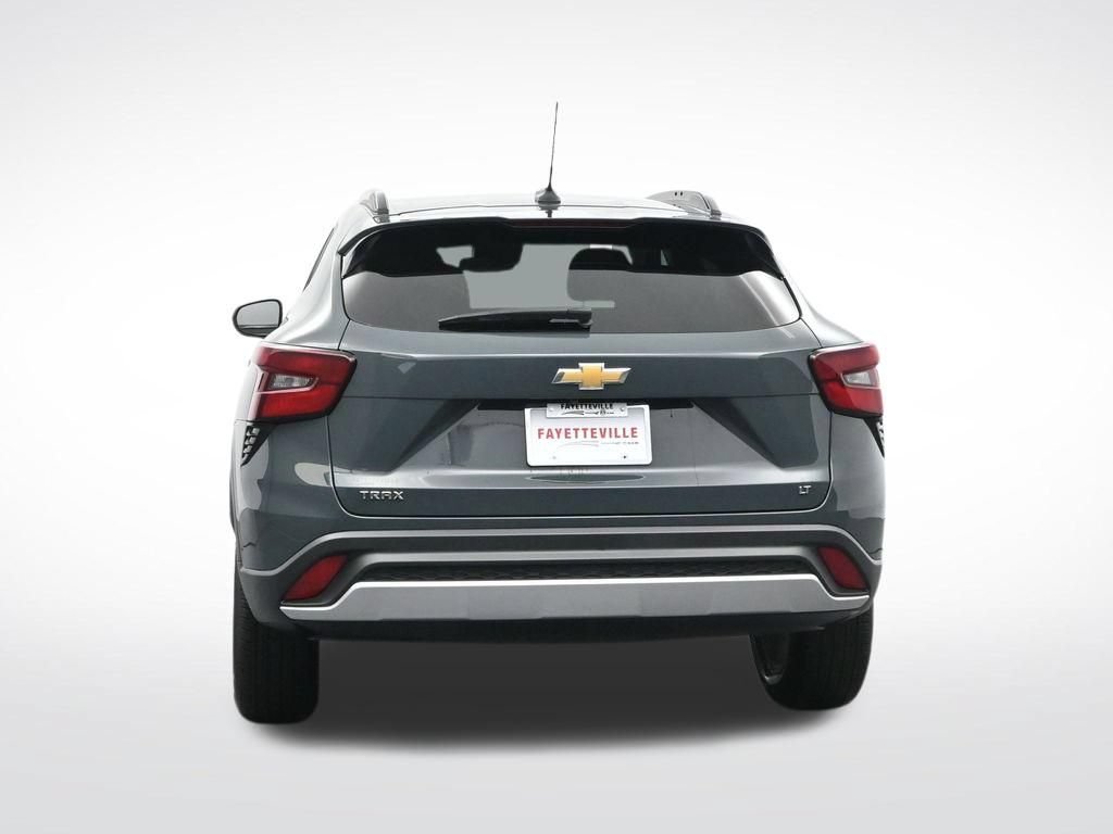 Used 2025 Chevrolet Trax LT FWD image 8