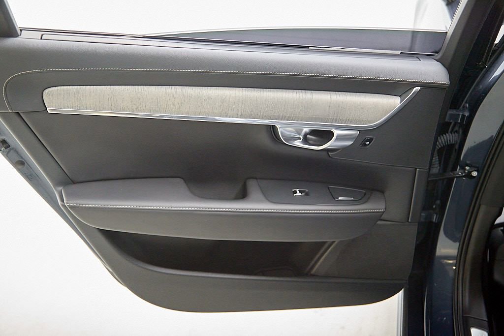 Used 2023 Volvo S90 B6 Ultimate w/ Protection Package Premier image 21