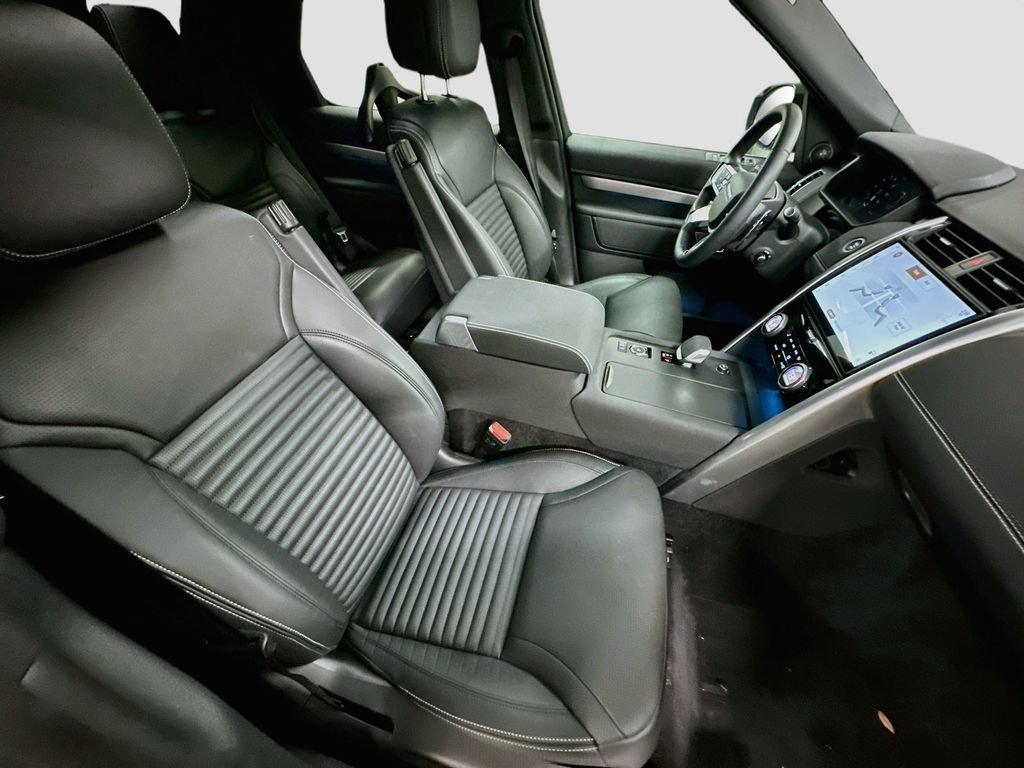 Certified 2025 Land Rover Discovery Dynamic SE AWD/4WD image 29
