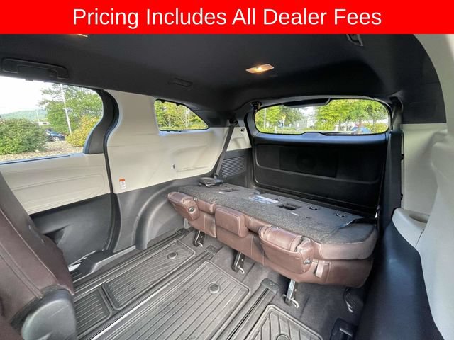 Used 2023 Toyota Sienna Platinum AWD/4WD image 17