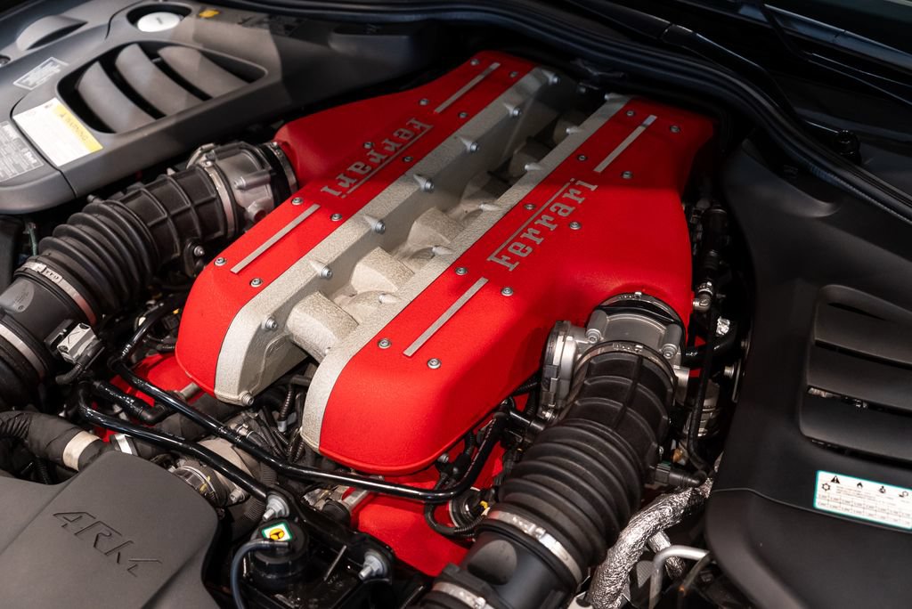 Used 2018 Ferrari GTC4Lusso AWD/4WD image 19