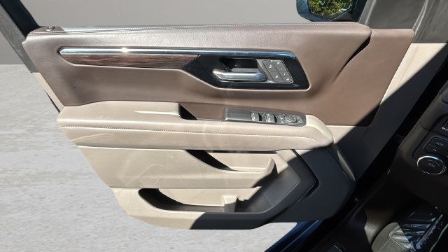 Used 2025 Chevrolet Tahoe LT AWD/4WD image 19
