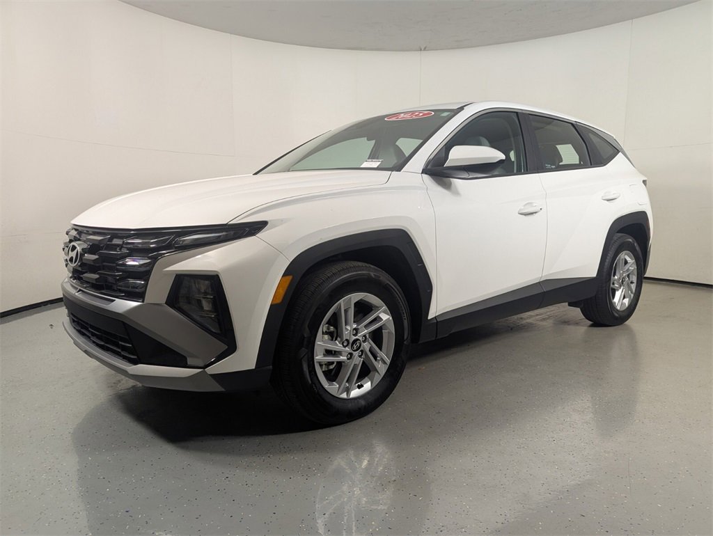 Certified 2025 Hyundai Tucson SE image 3