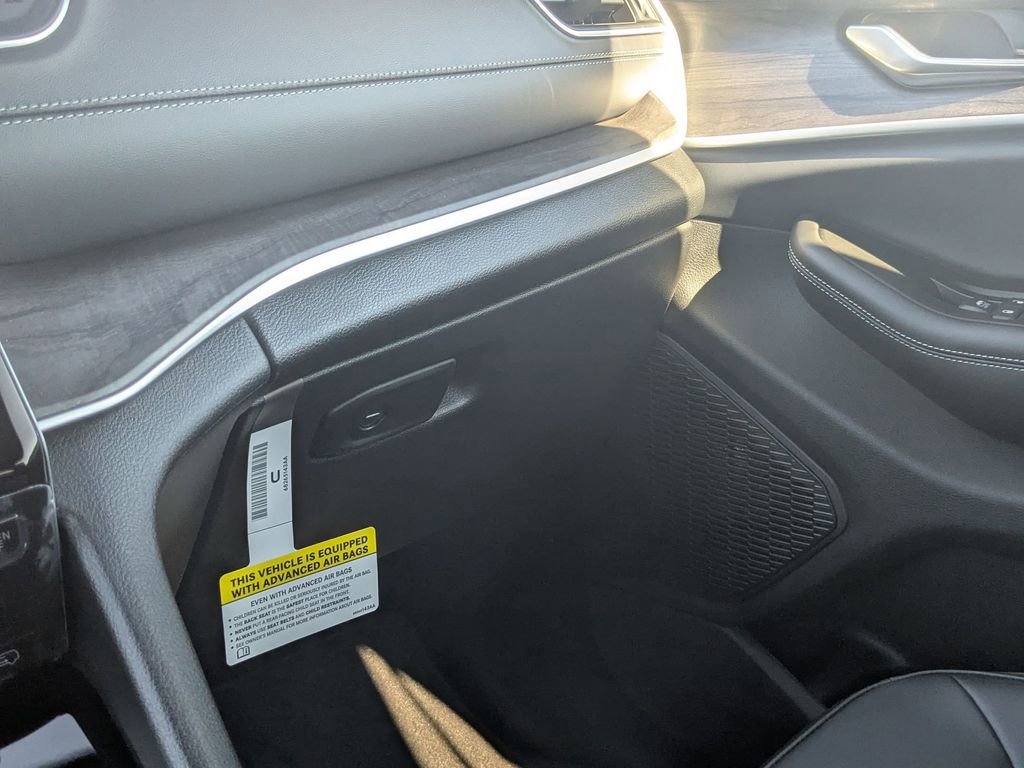 New 2025 Jeep Grand Cherokee Limited w/ Black Appearance Package image 27