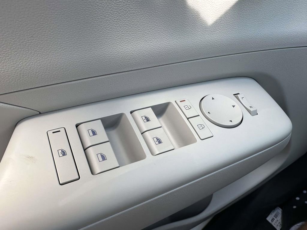 New 2026 Hyundai Kona SEL Sport AWD/4WD image 32