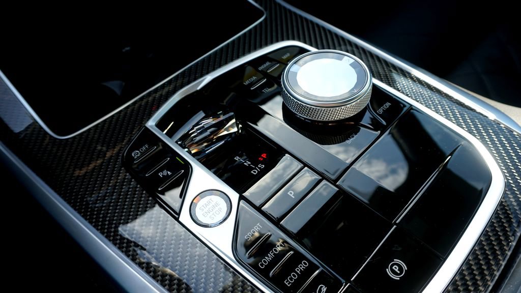 New 2026 BMW X5 M60i image 23