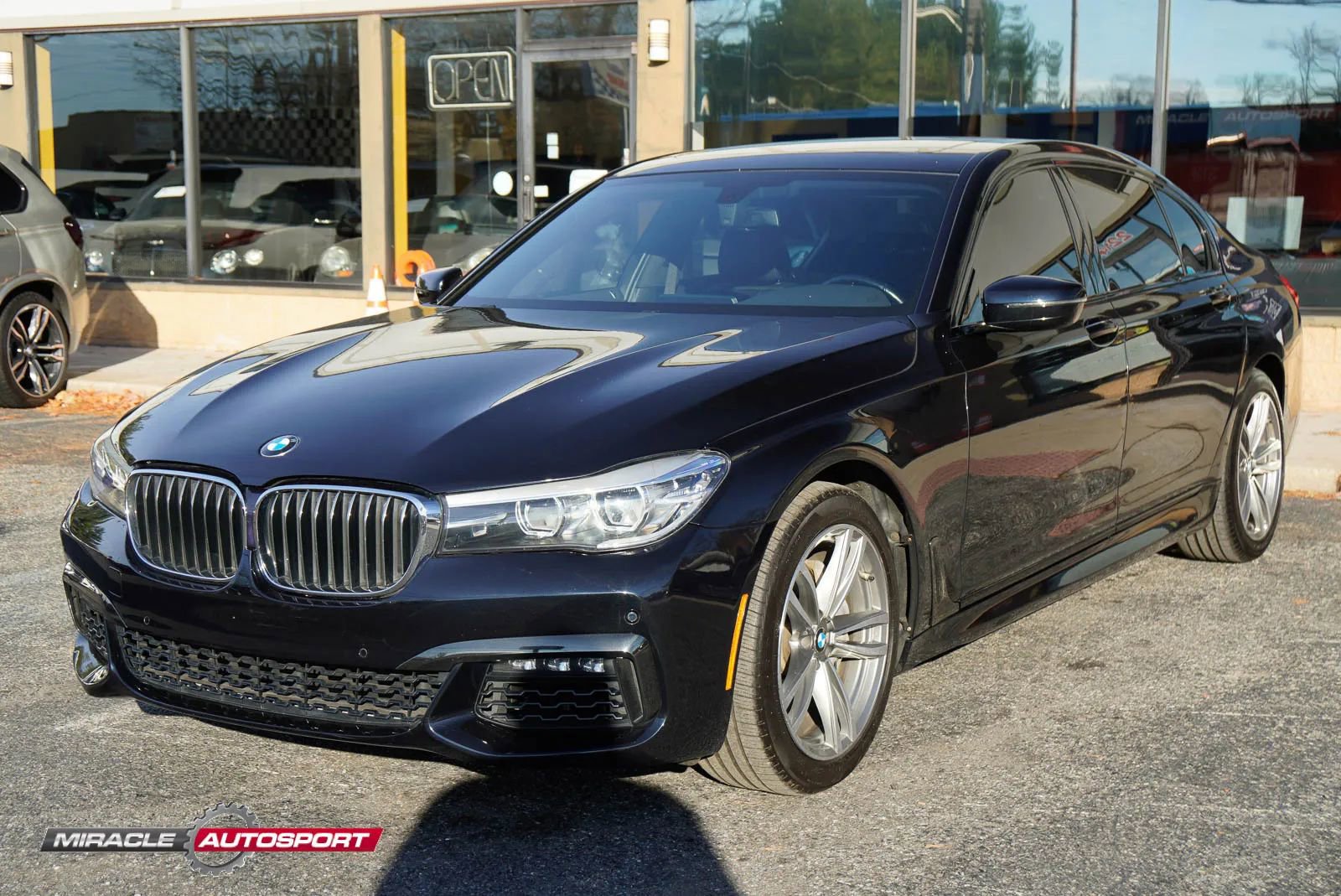 Used 2018 BMW 740i w/ M Sport Package image 3