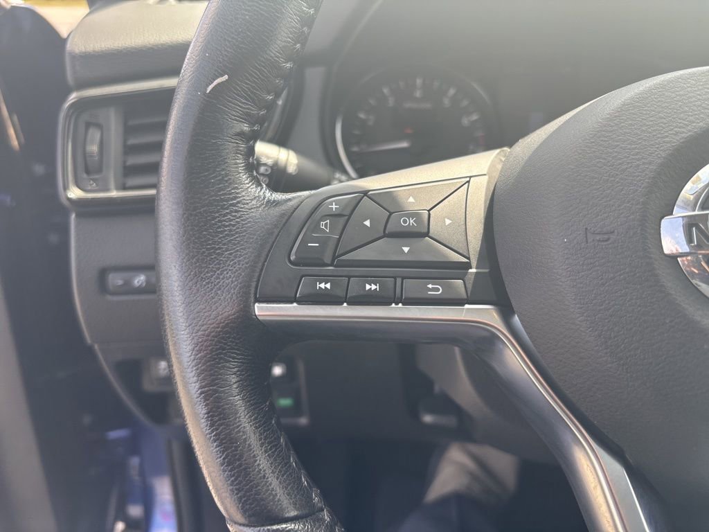 Used 2019 Nissan Rogue SV w/ Sun & Sound Touring Package image 18