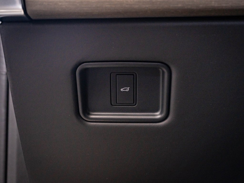 New 2026 Land Rover Range Rover SV image 42