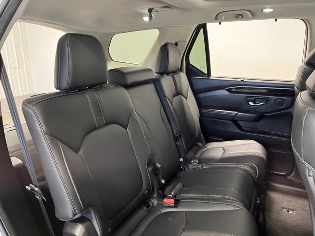 Used 2025 Honda Pilot Touring image 13