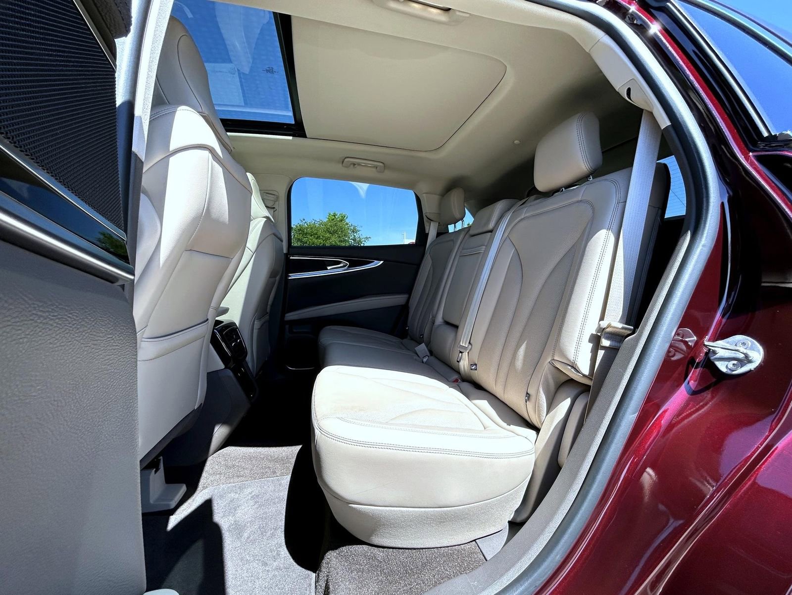 Used 2023 Lincoln Nautilus Reserve w/ Cargo Utility Package AWD/4WD image 19