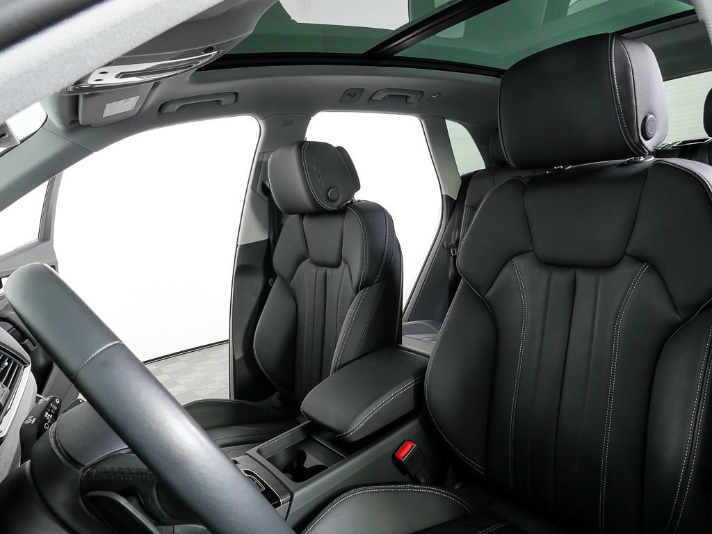 Used 2024 Audi Q5 e Premium w/ Convenience Package AWD/4WD image 5