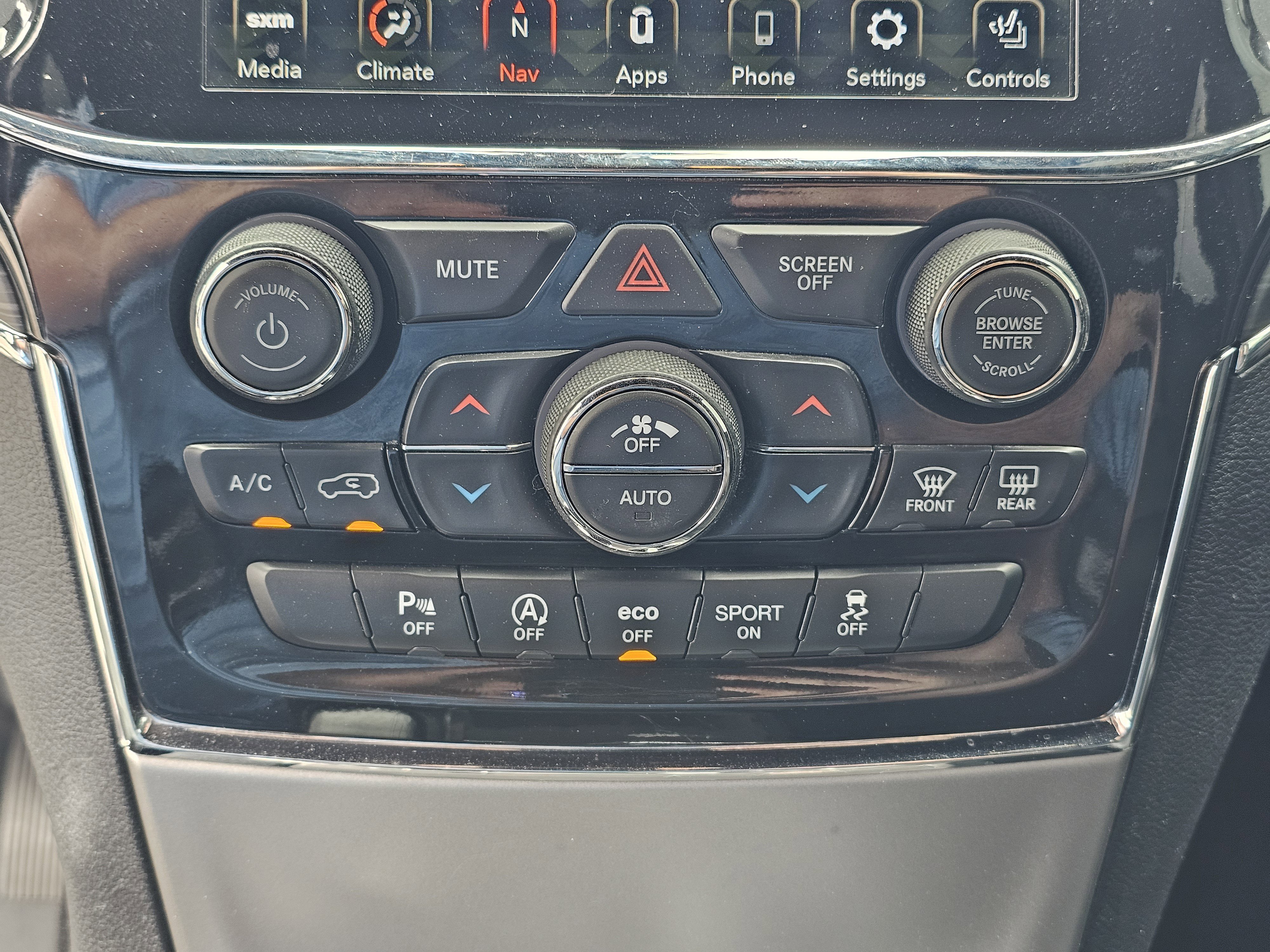 Used 2021 Jeep Grand Cherokee Limited w/ Luxury Group II RWD image 30