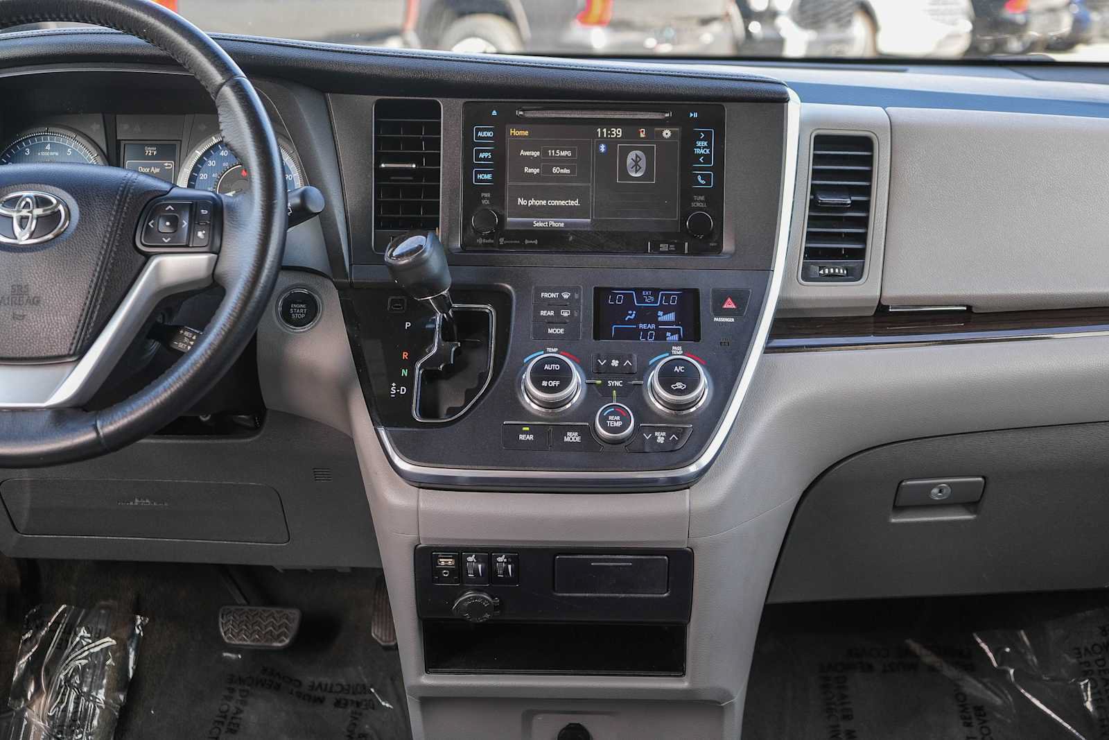 Used 2017 Toyota Sienna XLE w/ XLE Navigation Package FWD image 13