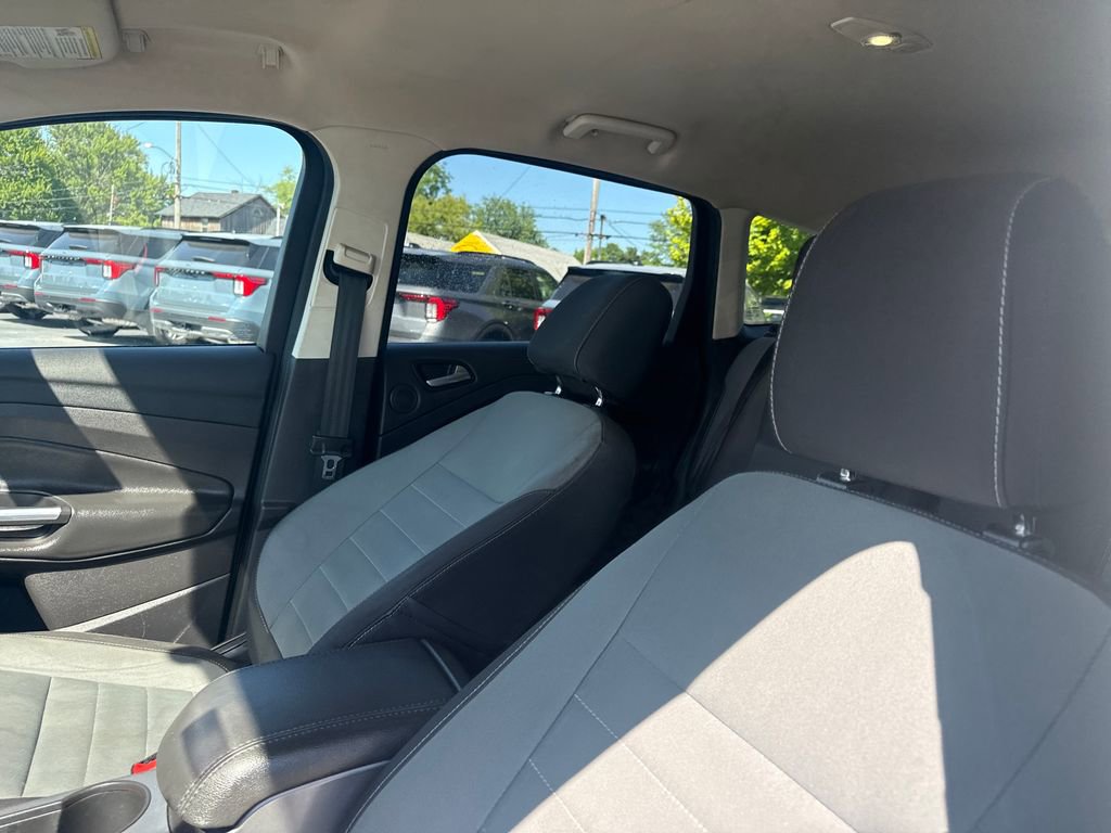 Used 2016 Ford Escape SE w/ Equipment Group 201A FWD image 22