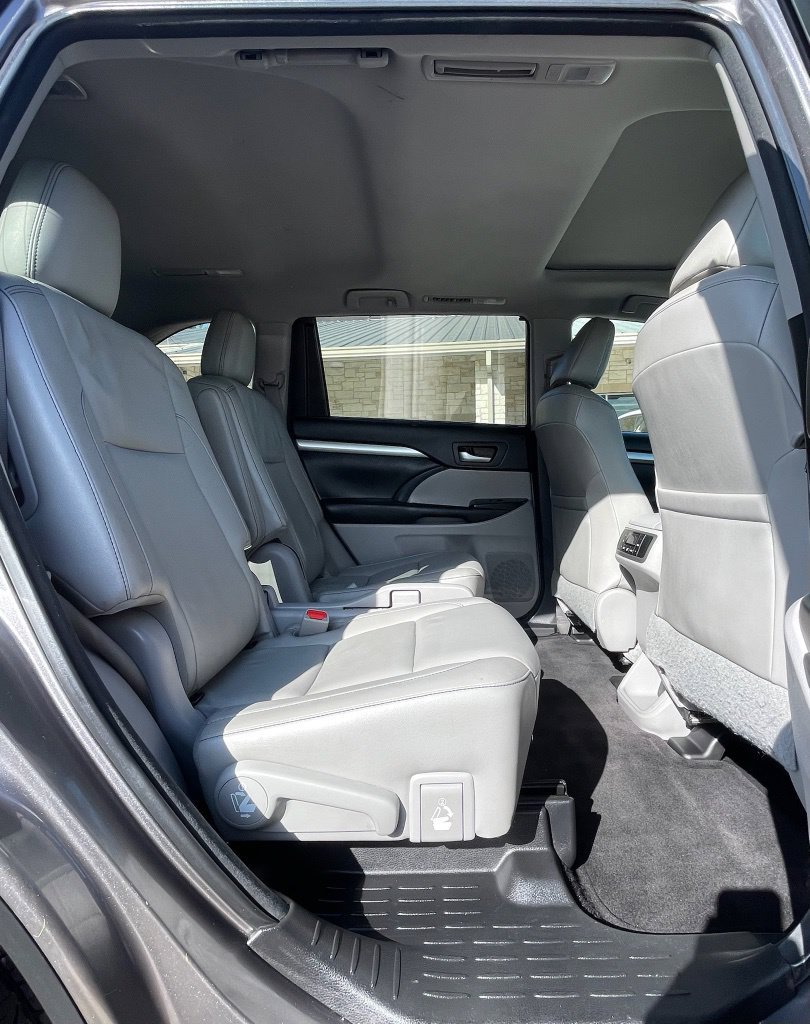 Used 2017 Toyota Highlander XLE FWD image 31