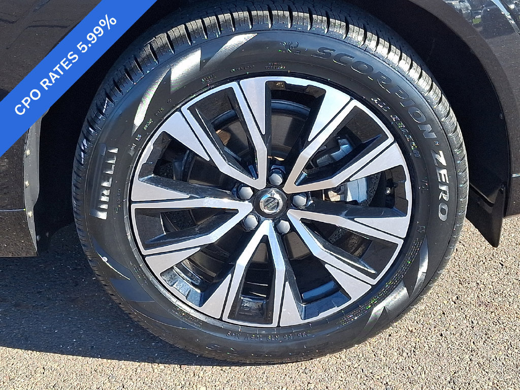 Certified 2024 Volvo XC60 B5 Plus w/ Protection Package Premier AWD/4WD image 10