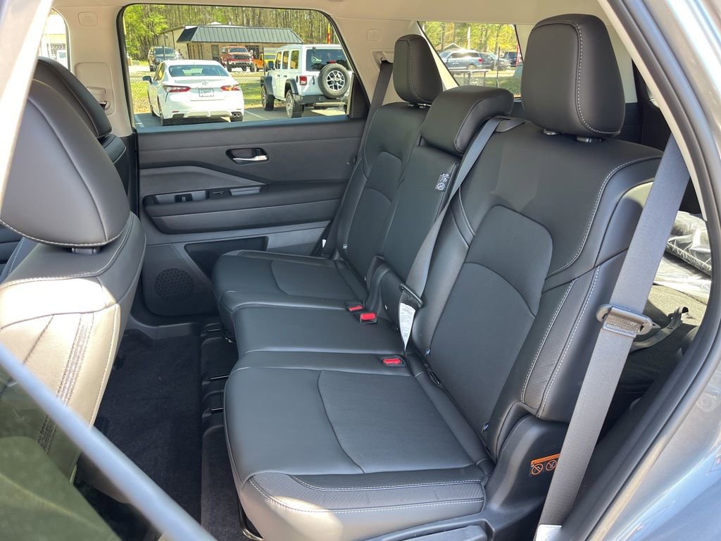New 2026 Nissan Pathfinder SL w/ Lighting Package AWD/4WD image 18