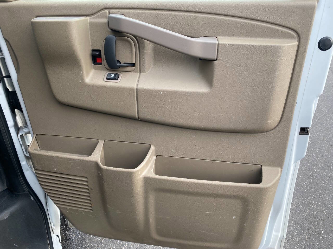 Used 2019 Chevrolet Express 2500 w/ Driver Convenience Package image 25