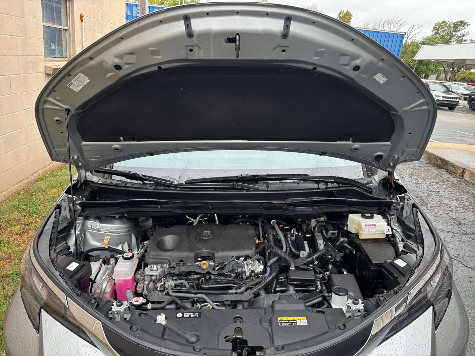 Used 2025 Toyota Sienna XLE FWD image 36