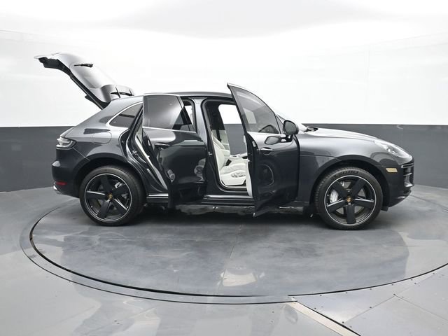 Certified 2021 Porsche Macan Turbo image 33