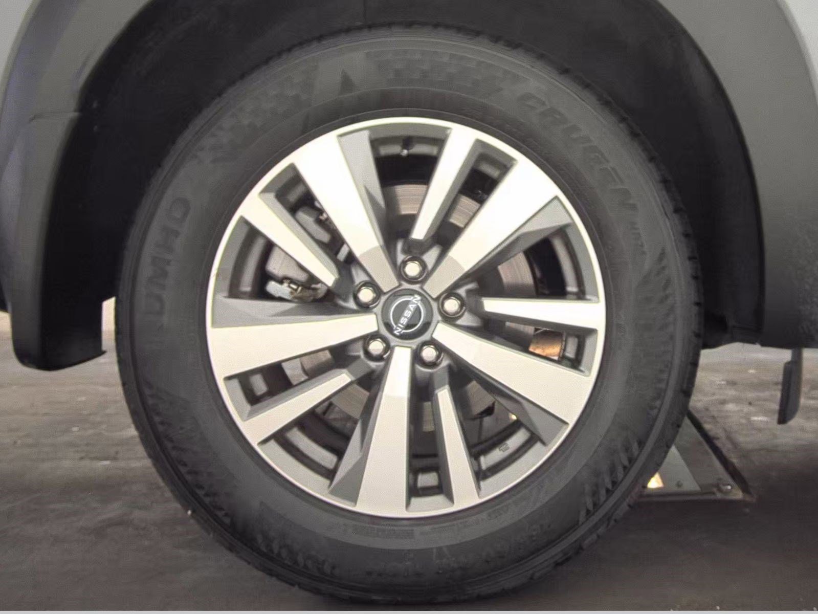 Used 2025 Nissan Pathfinder SL image 11