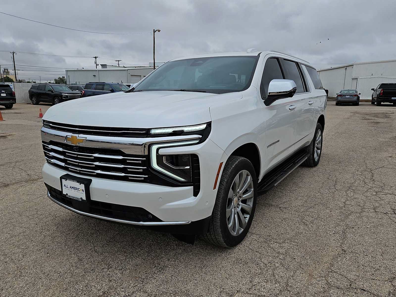 Used 2025 Chevrolet Suburban Premier RWD image 4