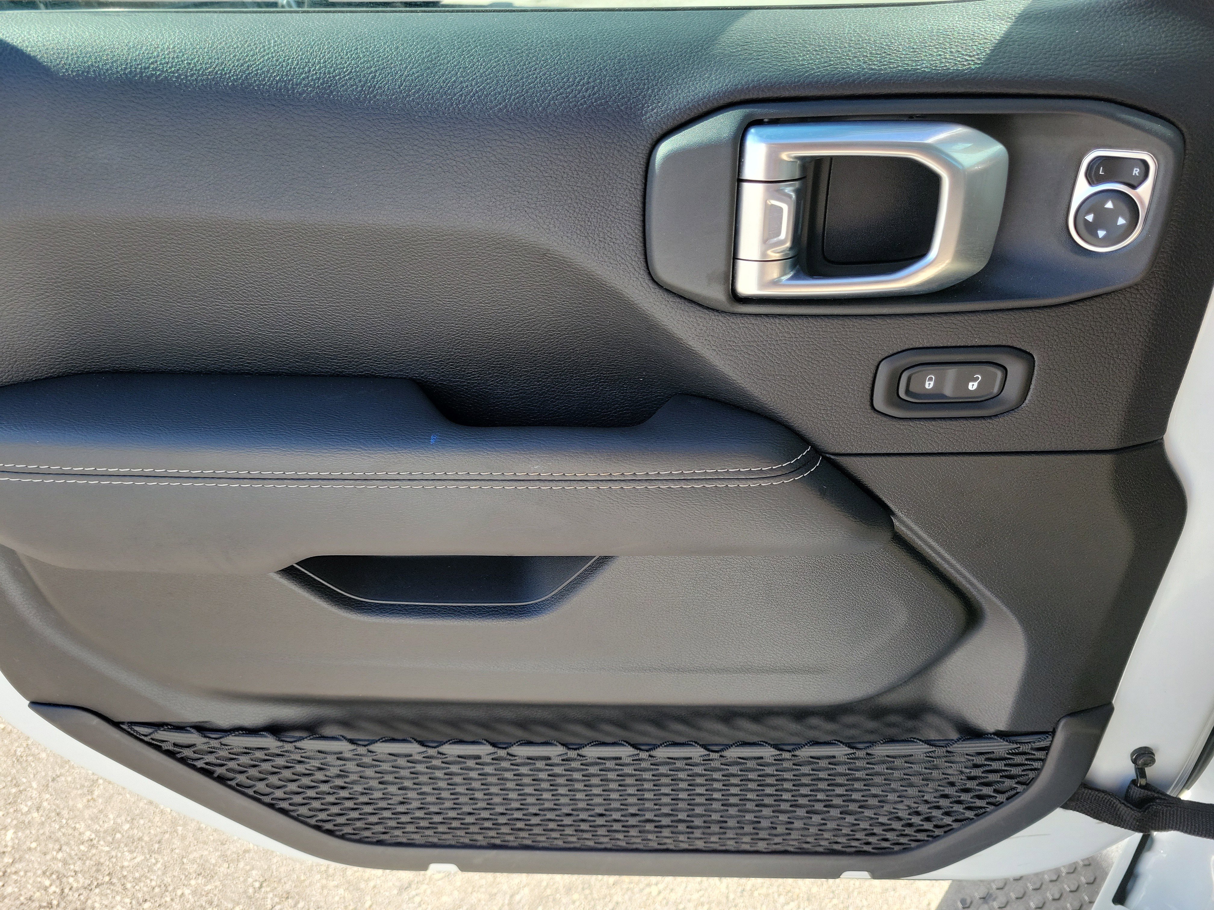 Used 2022 Jeep Wrangler Unlimited Sahara image 23