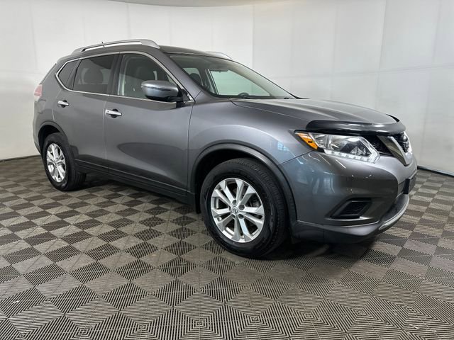 Used 2016 Nissan Rogue SV image 2