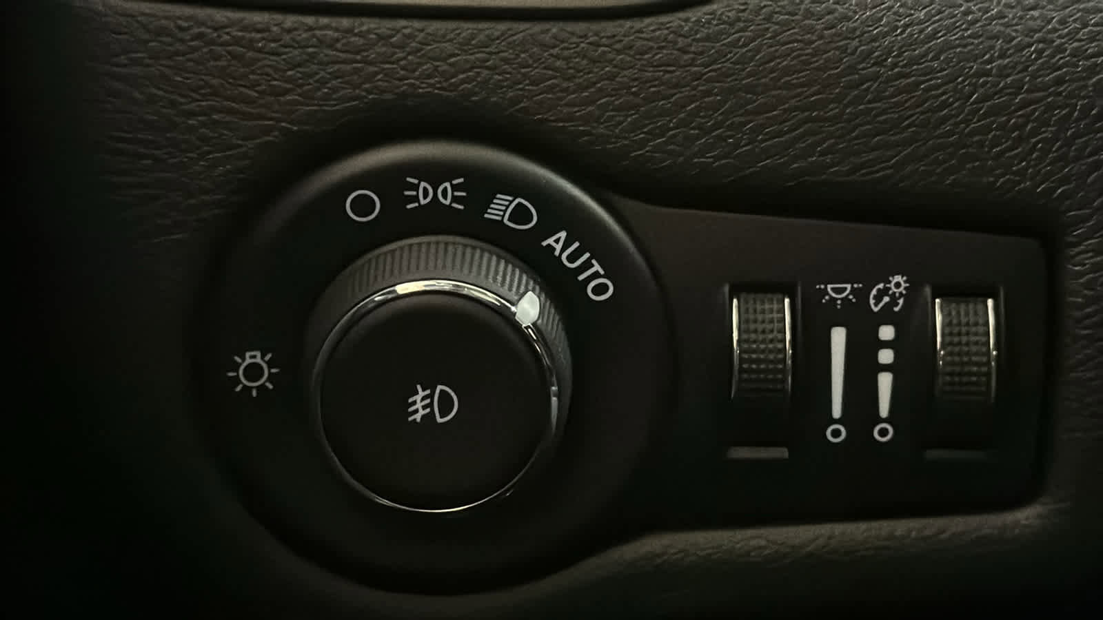 Used 2021 Jeep Cherokee Latitude Lux FWD image 15