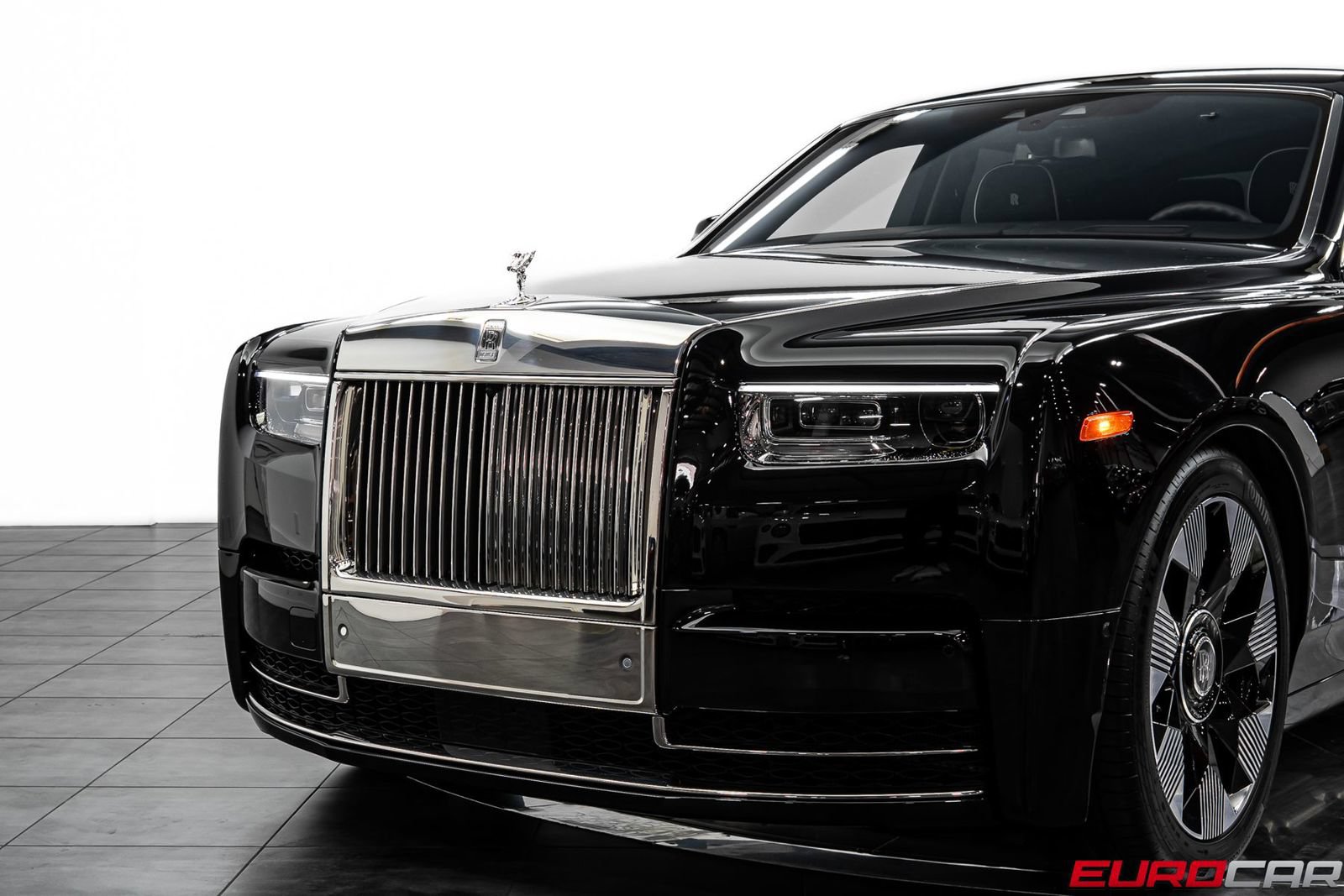 Used 2024 Rolls-Royce Phantom Sedan w/ The Phantom Package RWD image 14