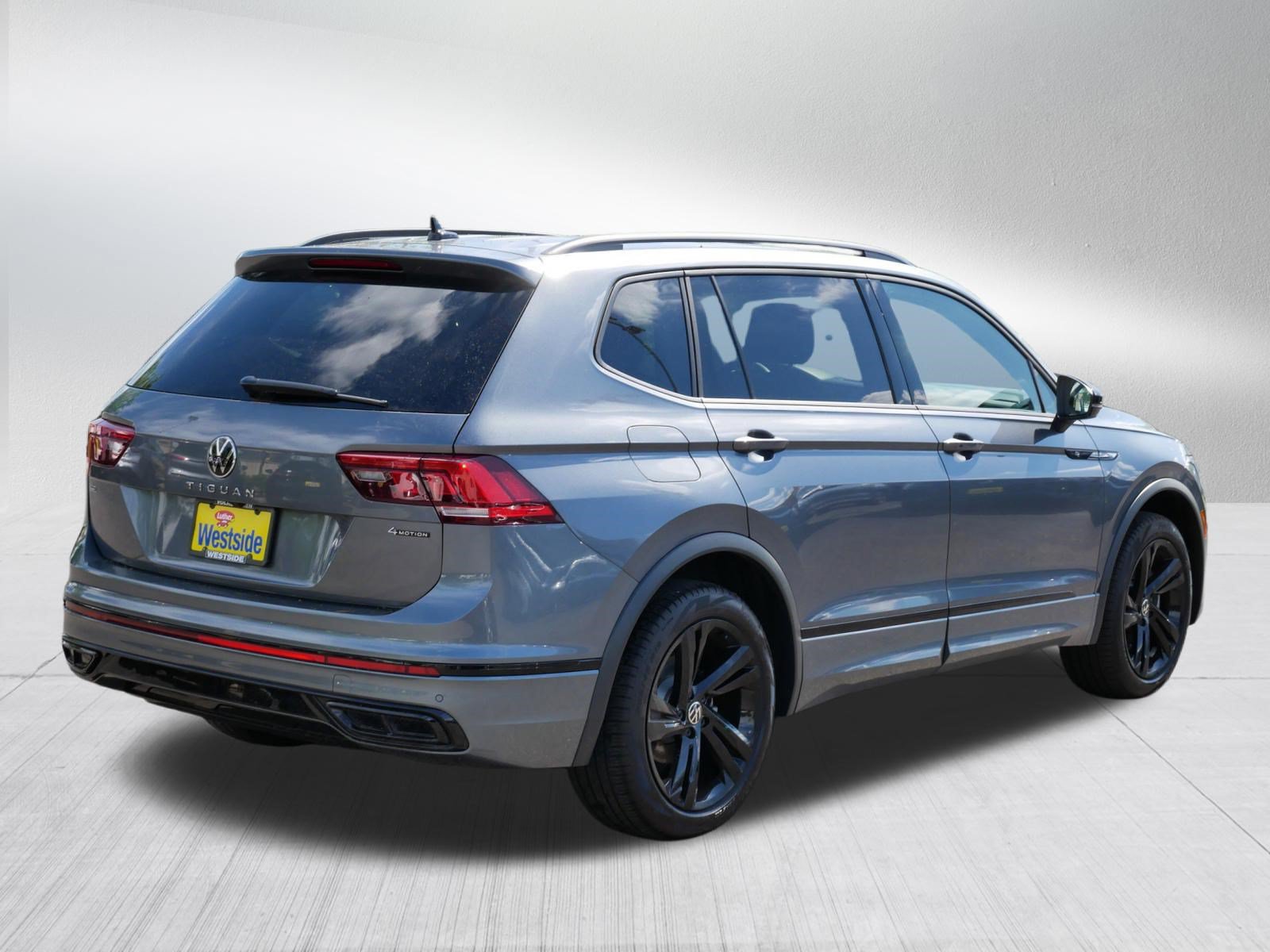 Certified 2023 Volkswagen Tiguan SE R-Line AWD/4WD image 7